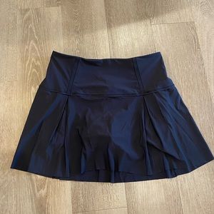 Lululemon Black Tennis Skirt - SIZE 6
